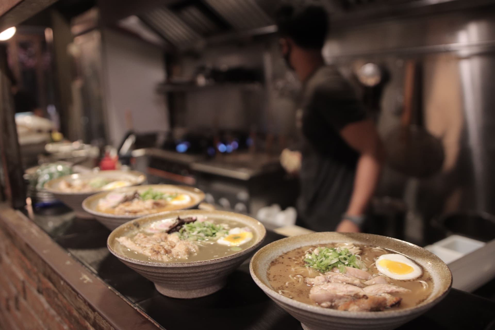 ラーメン店　厨房